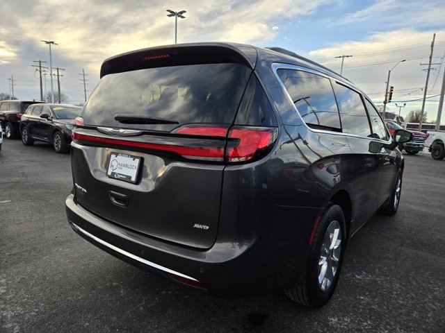Used 2022 Chrysler Pacifica Touring-L image 5