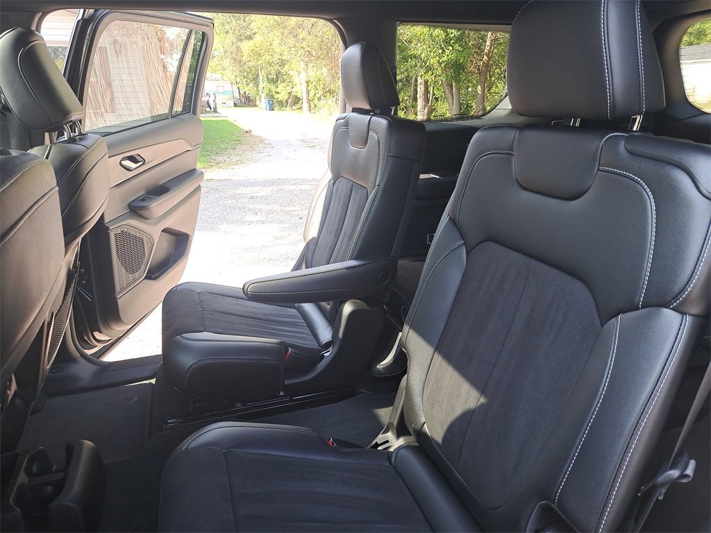 Used 2024 Jeep Grand Cherokee L Altitude image 15