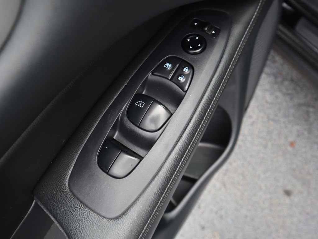 Used 2020 Nissan Pathfinder S image 15