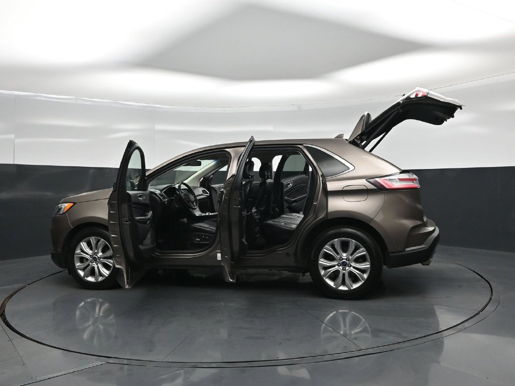 Certified 2019 Ford Edge Titanium w/ Equipment Group 301A FWD image 38