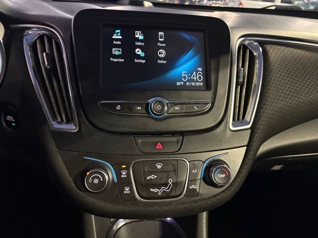 Used 2018 Chevrolet Malibu LT image 12