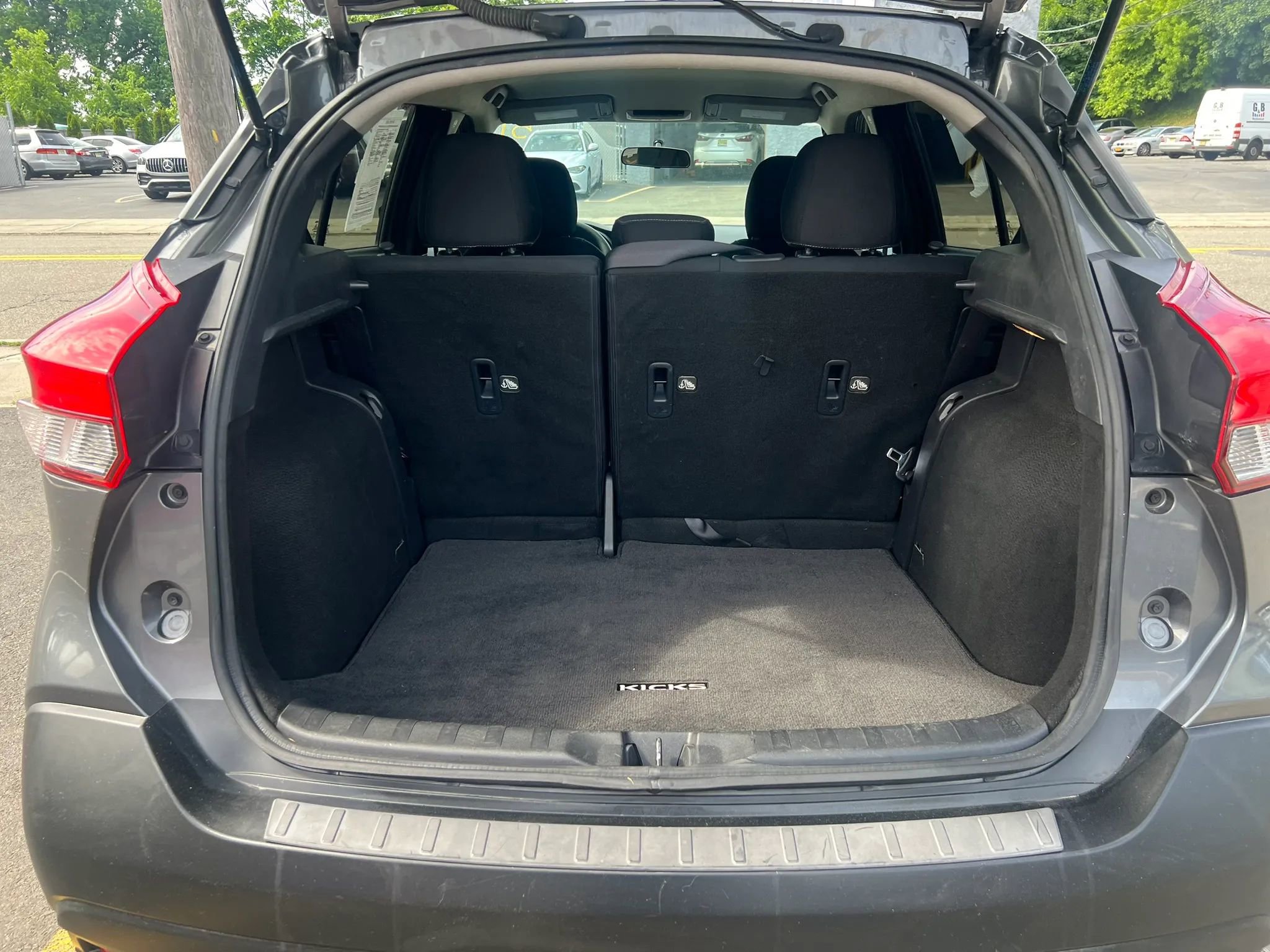 Used 2019 Nissan Kicks SV FWD image 9