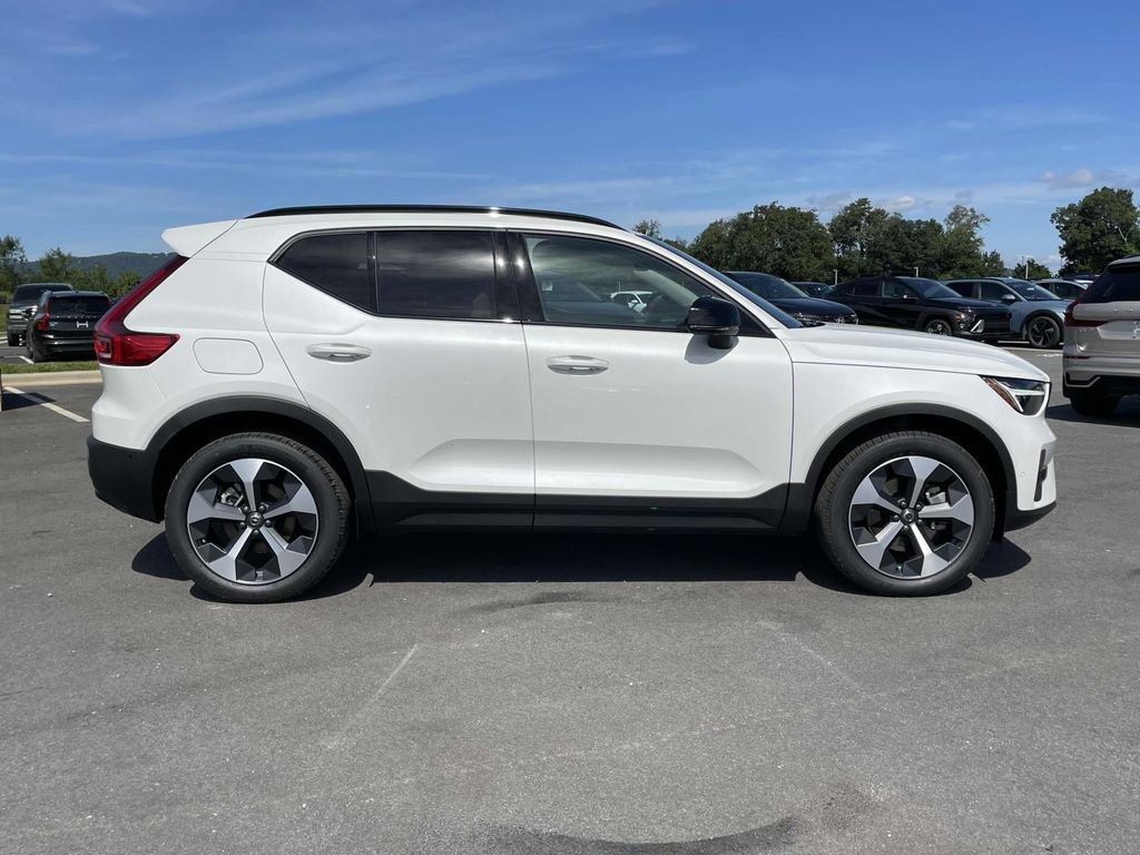 New 2026 Volvo XC40 B5 Plus w/ Protection Package Premier image 31