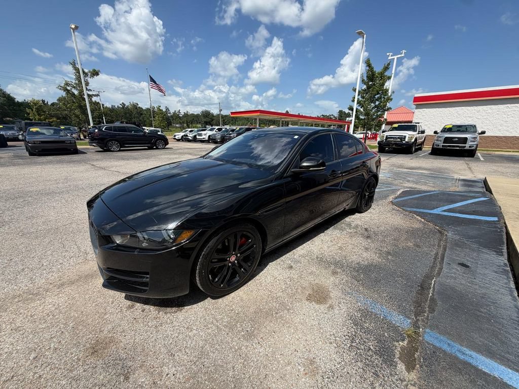 Used 2017 Jaguar XE Premium RWD image 3
