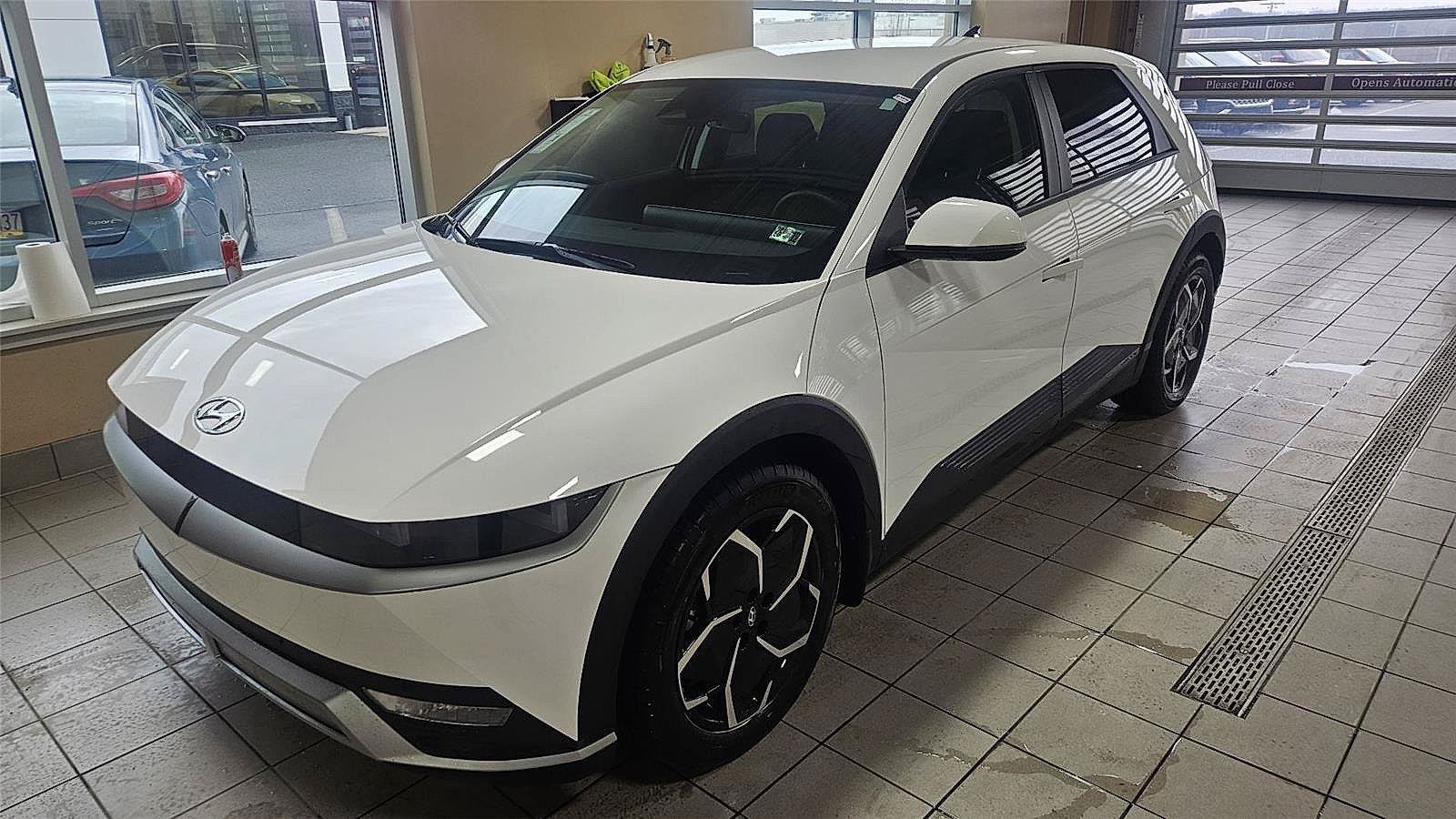 Used 2024 Hyundai Ioniq 5 SEL AWD/4WD image 3