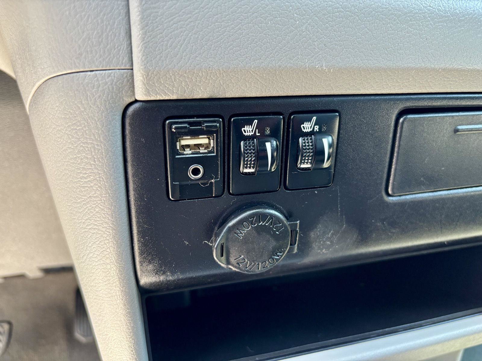 Used 2017 Toyota Sienna XLE w/ XLE Navigation Package FWD image 5