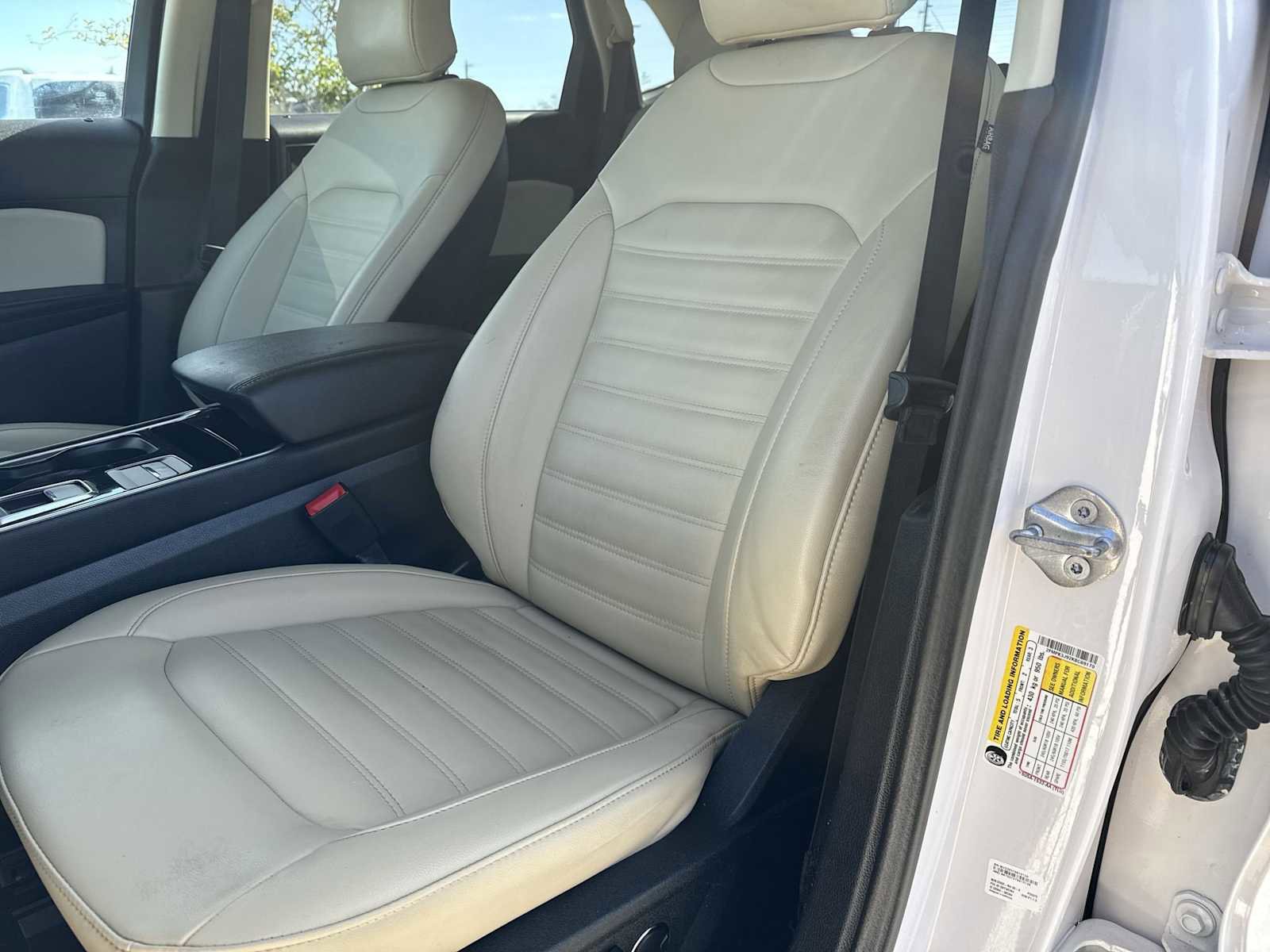Used 2019 Ford Edge SEL w/ Equipment Group 201A FWD image 16