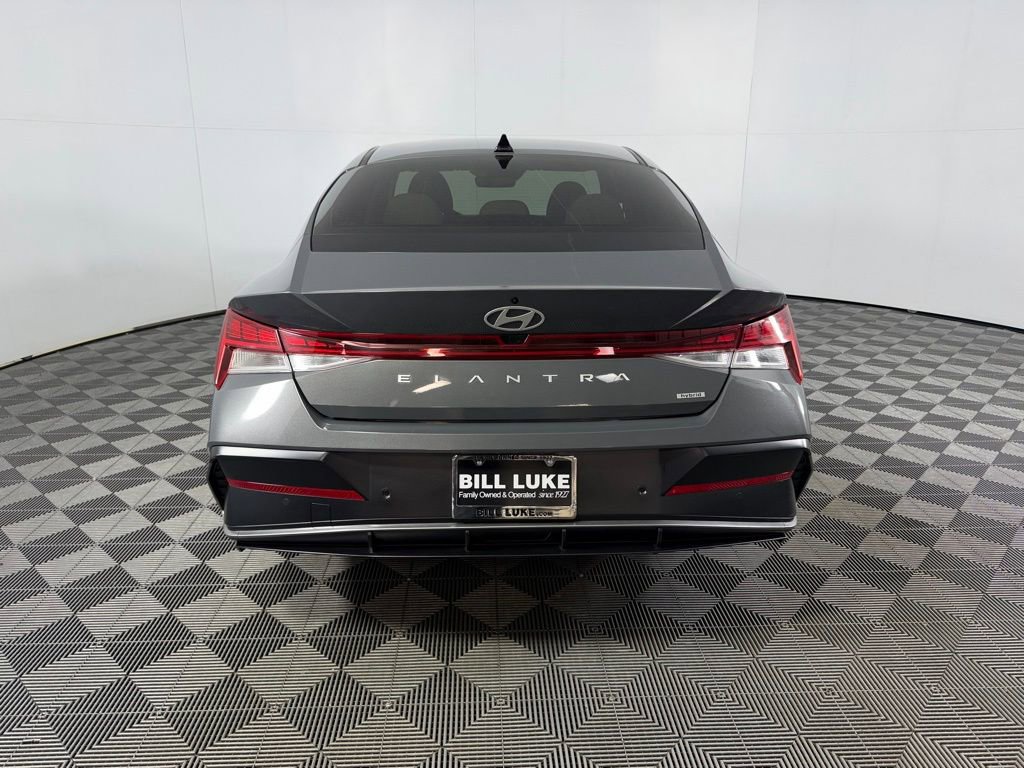 Used 2024 Hyundai Elantra Limited image 8