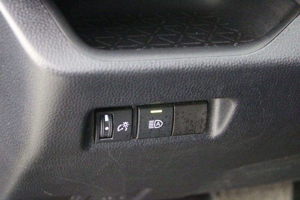 Used 2020 Toyota RAV4 LE image 17