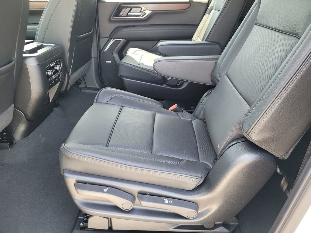 New 2026 GMC Yukon XL Denali w/ Denali Reserve Package AWD/4WD image 8