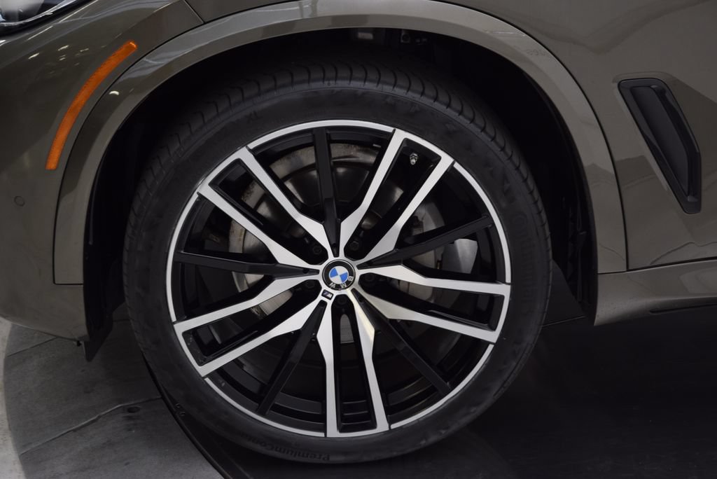Used 2023 BMW X5 xDrive40i w/ M Sport Package AWD/4WD image 12
