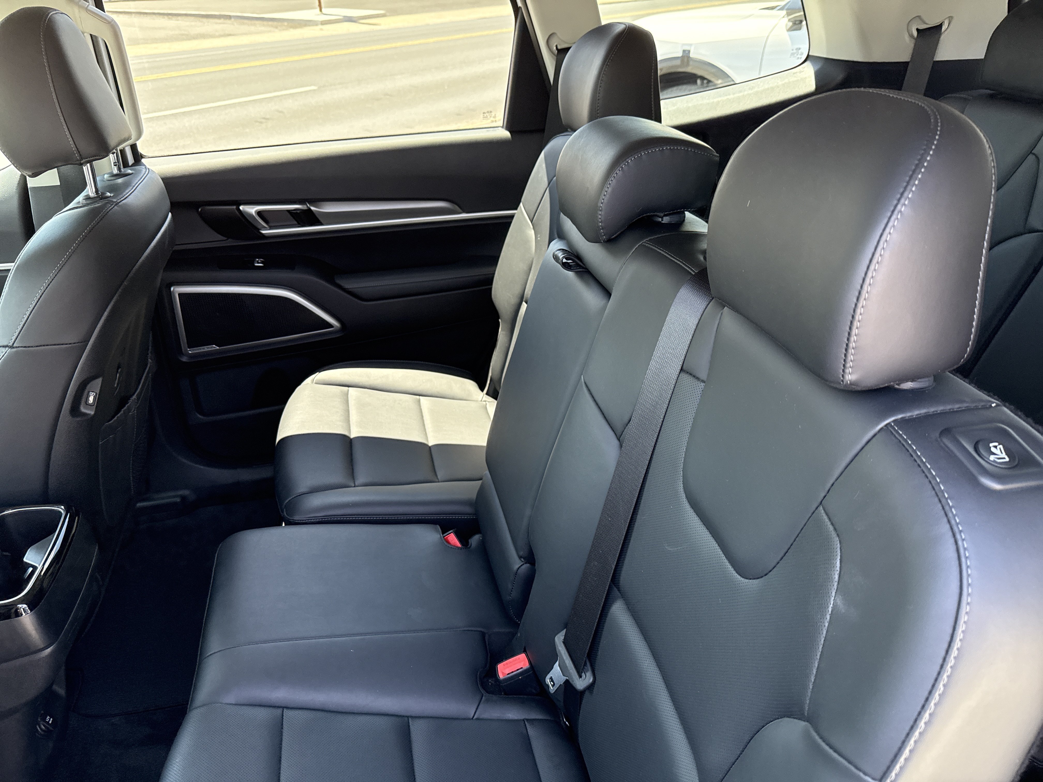Used 2020 Kia Telluride S w/ S 8 Passenger Seating Package AWD/4WD image 13