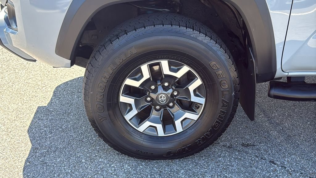 Used 2020 Toyota Tacoma TRD Off-Road AWD/4WD image 8