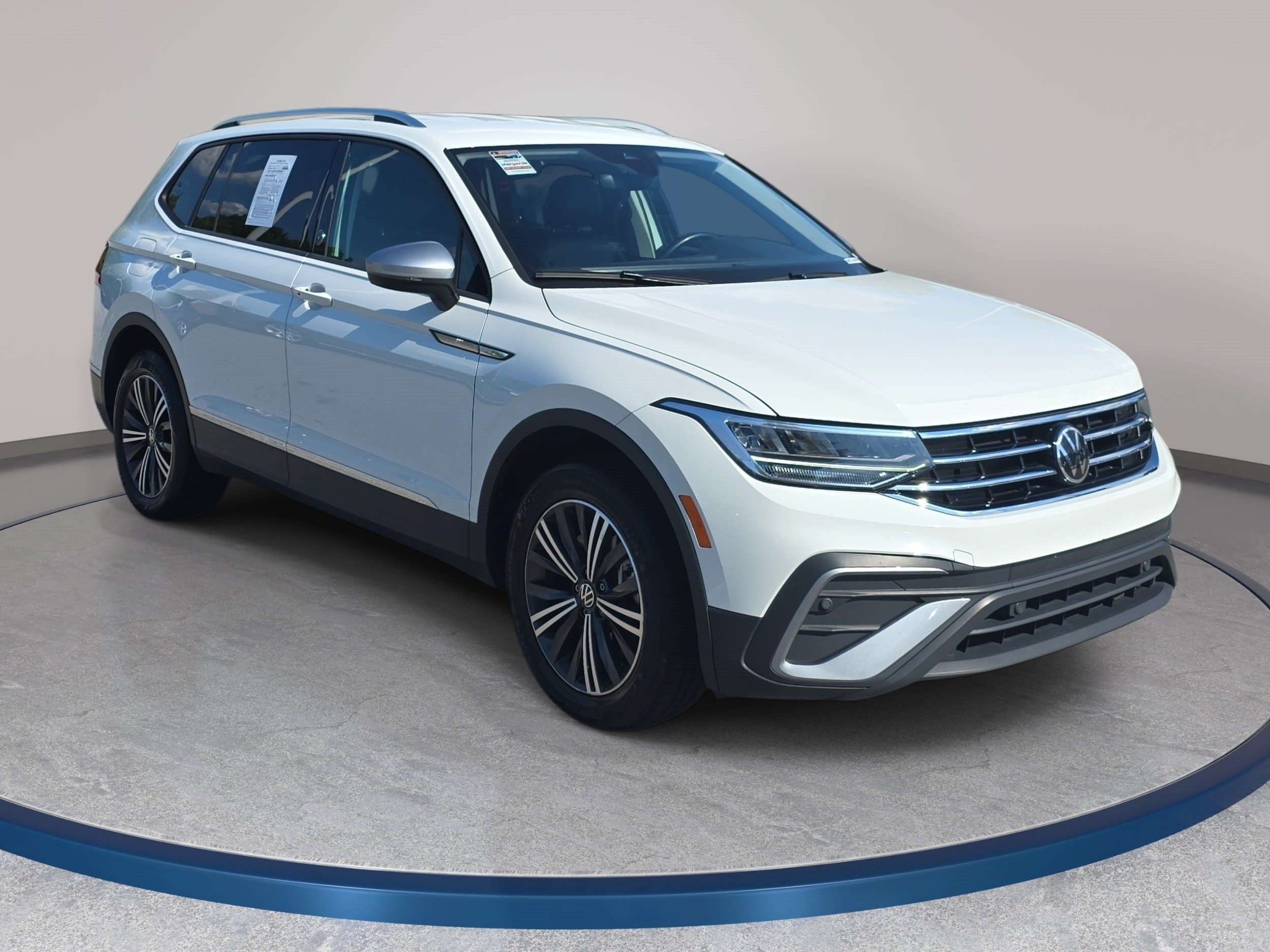 Used 2024 Volkswagen Tiguan Wolfsburg Edition FWD image 3