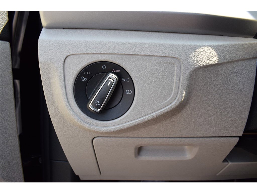 Used 2021 Volkswagen Atlas SEL Premium image 34