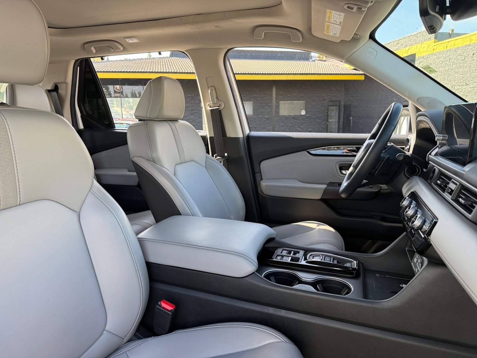 Used 2025 Honda Pilot Touring image 18