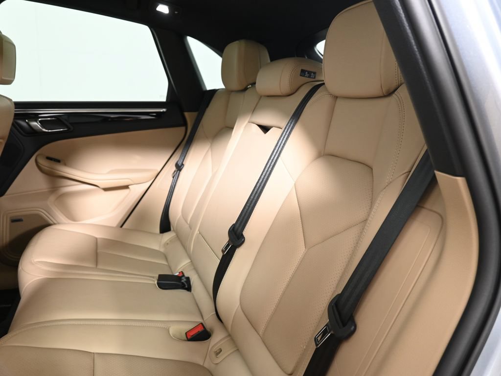 Used 2024 Porsche Macan AWD/4WD image 38