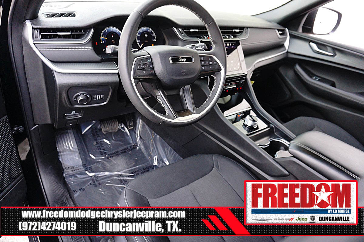 Certified 2025 Jeep Grand Cherokee Laredo image 10