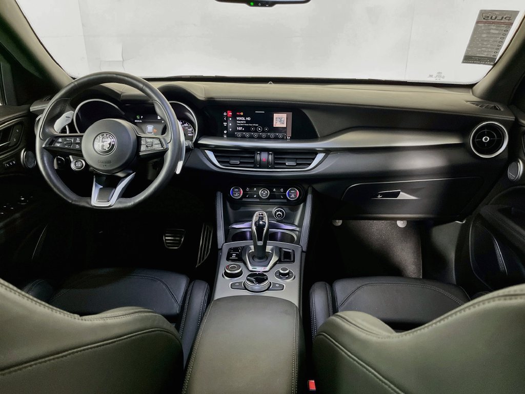 Used 2023 Alfa Romeo Stelvio Veloce AWD/4WD image 27