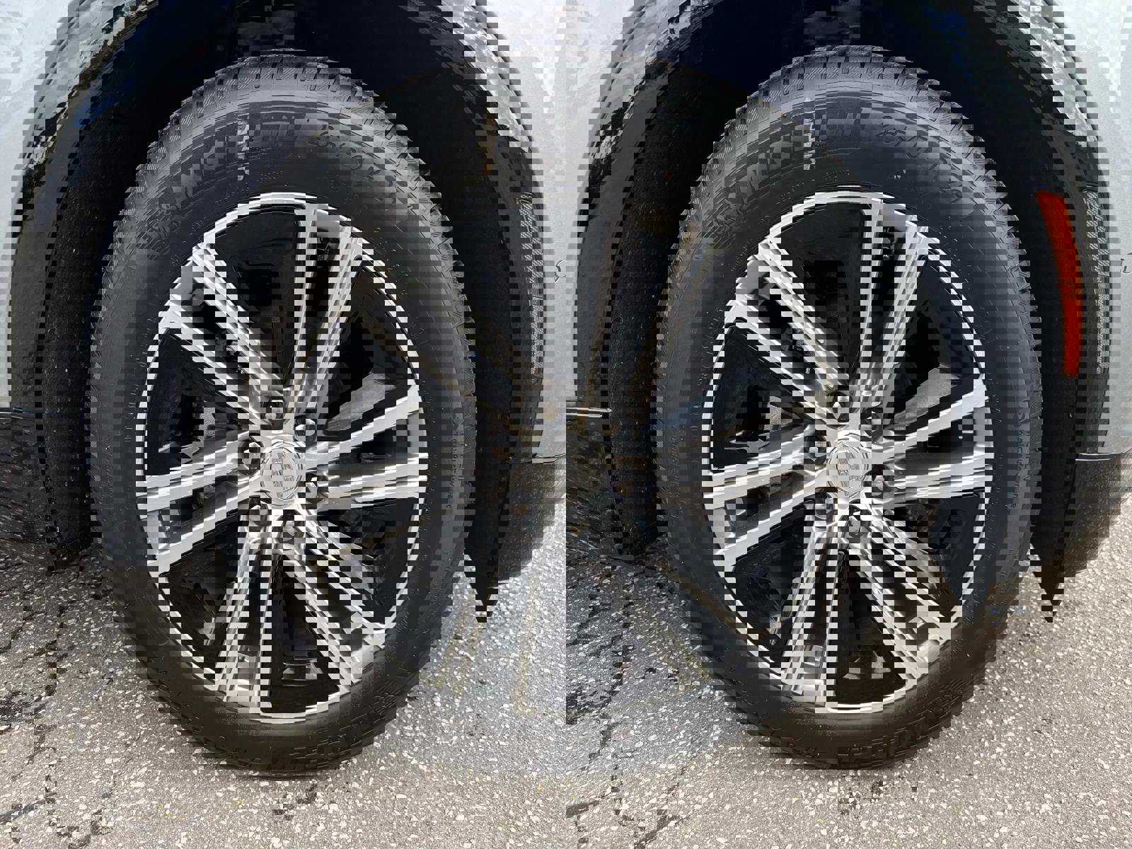 New 2026 Cadillac Lyriq Luxury image 4