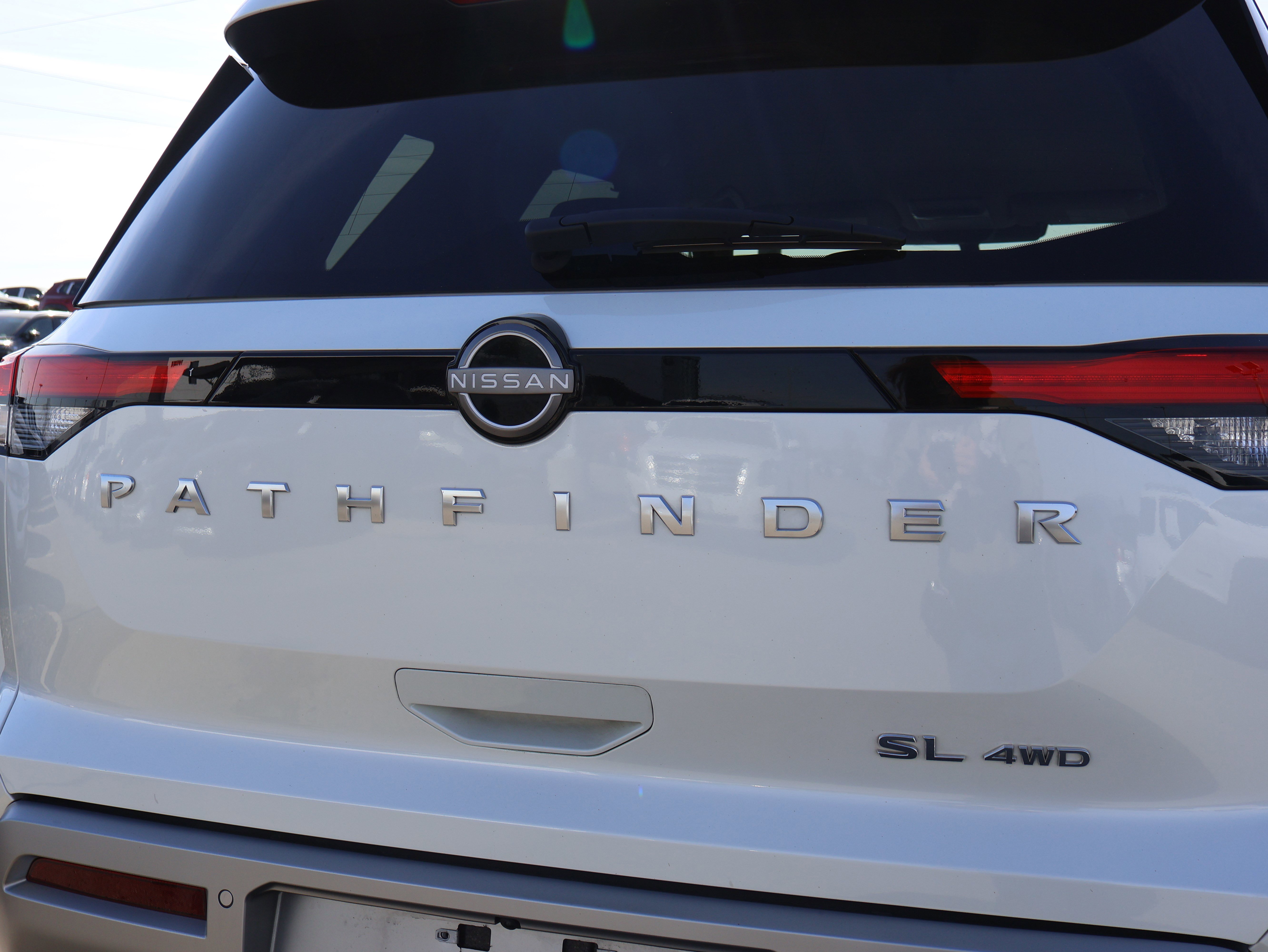 Used 2024 Nissan Pathfinder SL image 18