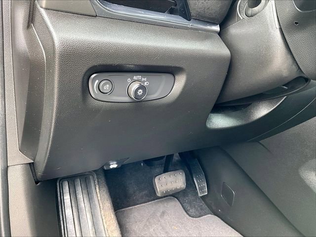 Used 2023 Chevrolet Traverse LT FWD image 31