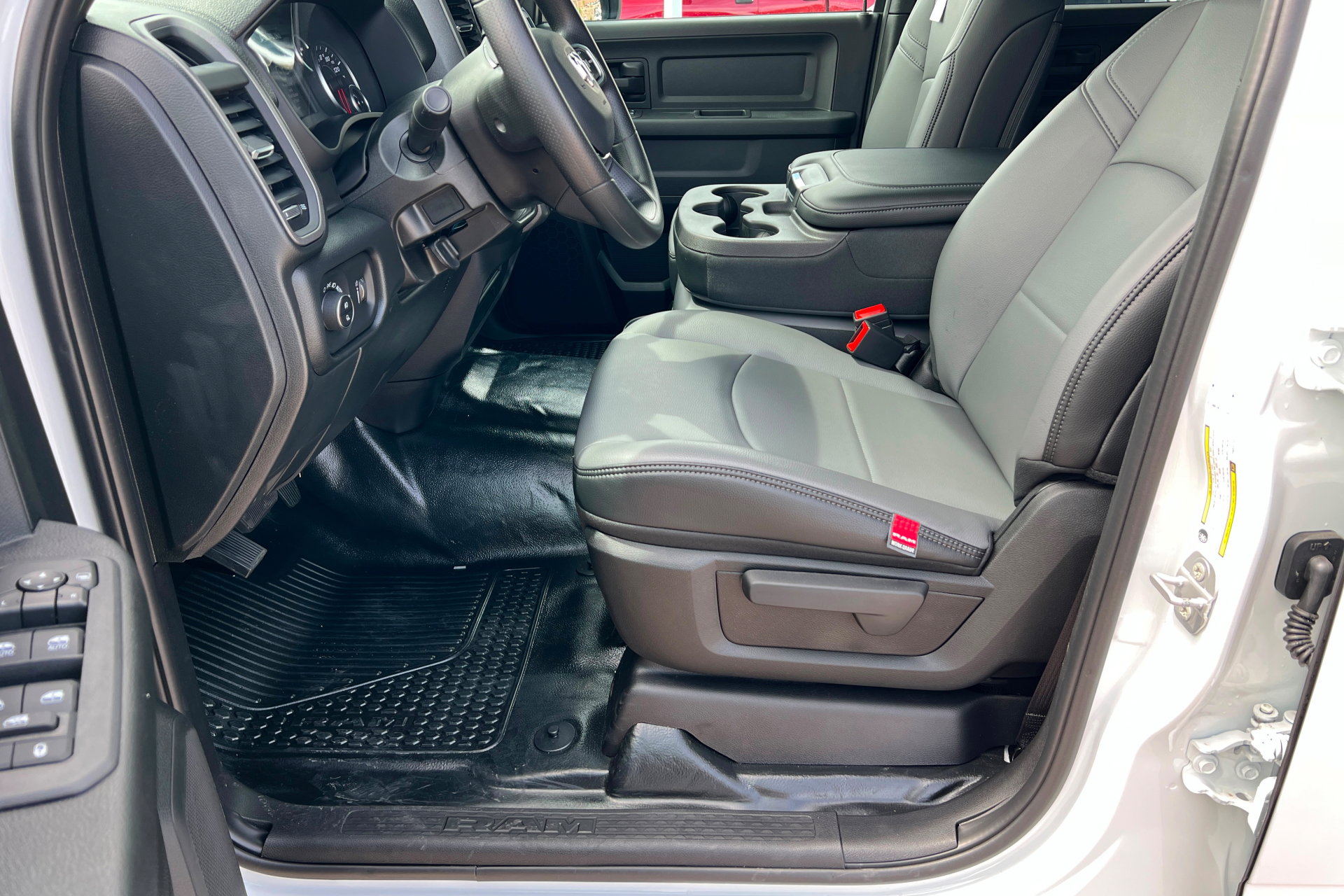 New 2026 RAM 3500 Tradesman AWD/4WD image 17