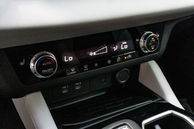 New 2025 Mitsubishi Outlander SE image 12