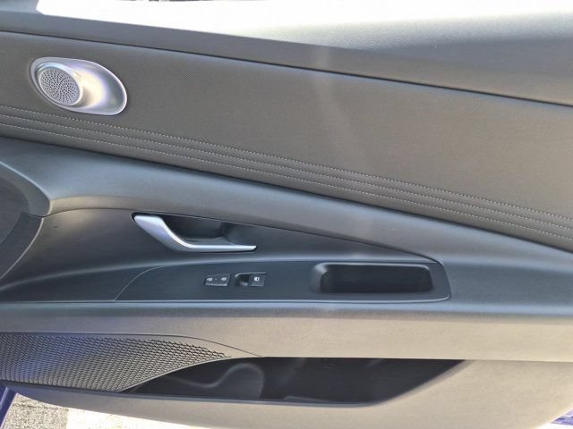 Used 2025 Hyundai Elantra SEL FWD image 33