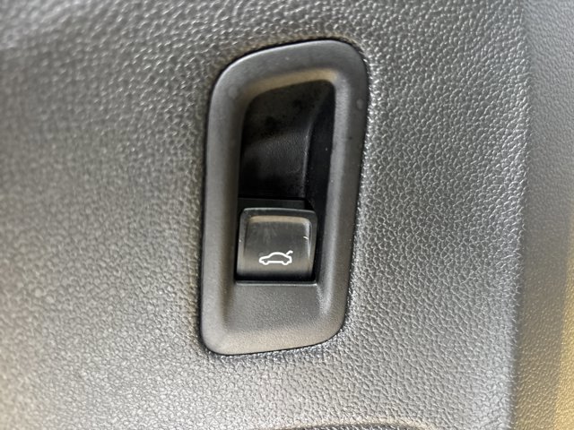 Used 2025 Volkswagen Atlas Cross Sport SE image 24