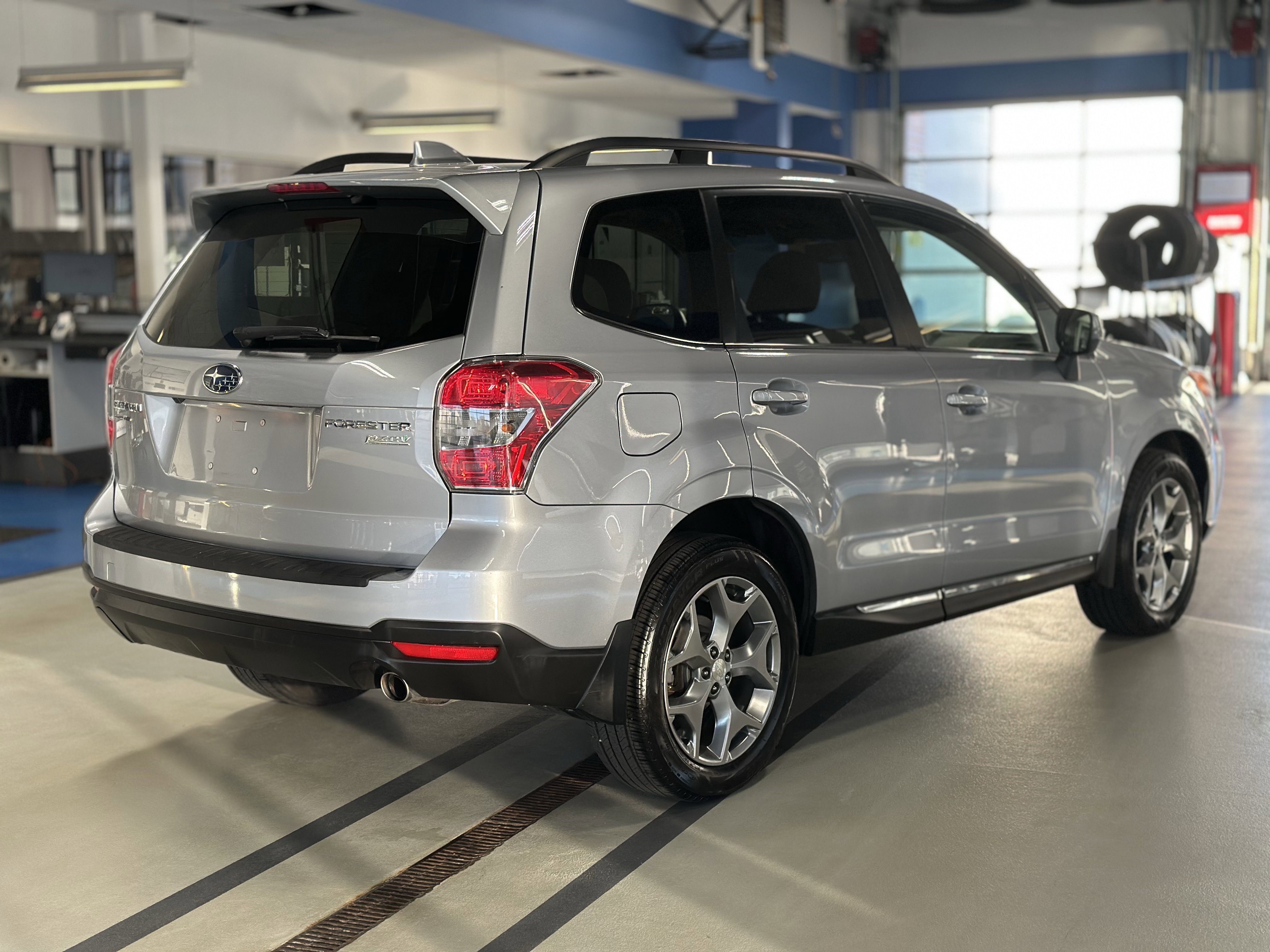 Used 2016 Subaru Forester 2.5i Touring w/ Eyesight & Navigation System AWD/4WD image 4