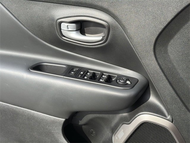 Used 2023 Jeep Renegade Latitude image 16