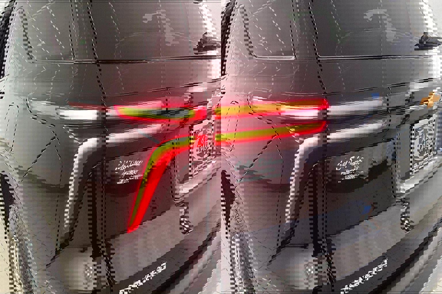 Used 2025 Chevrolet Traverse LT image 23