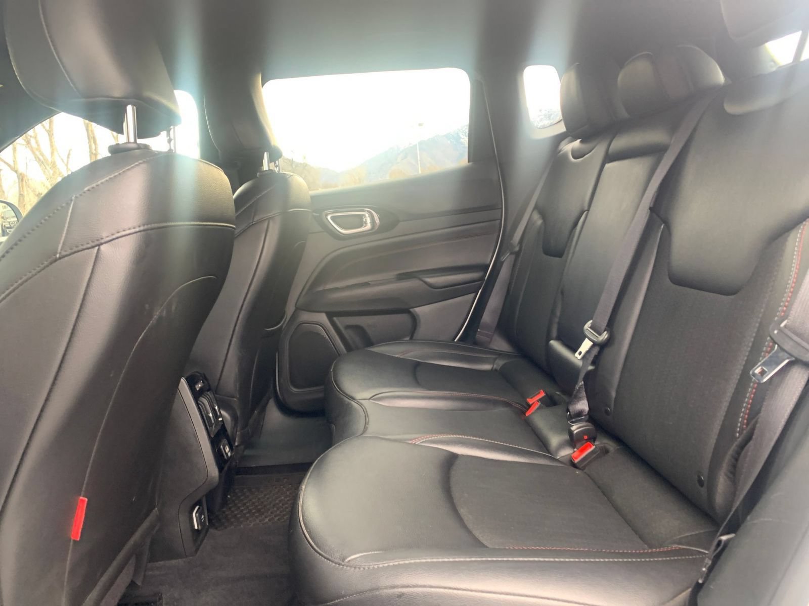 Used 2025 Jeep Compass Trailhawk AWD/4WD image 24