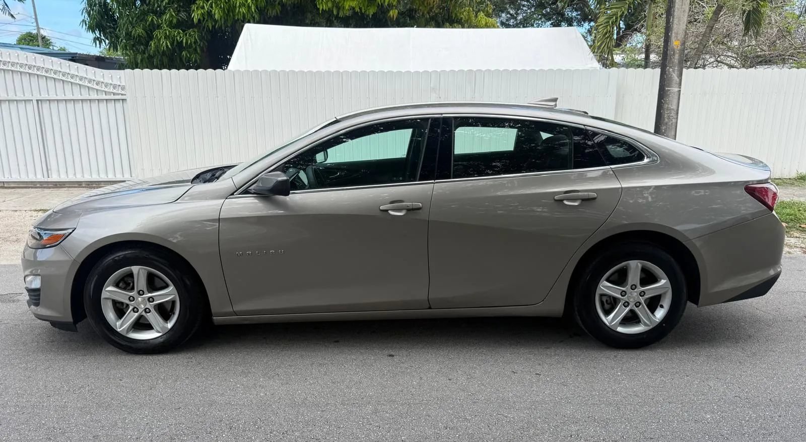 Used 2022 Chevrolet Malibu LT FWD image 3