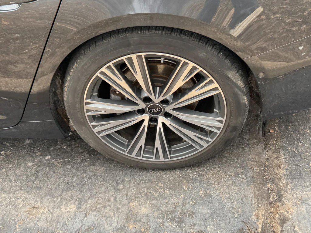 Used 2023 Audi A6 Premium Plus w/ Premium Plus Package image 5