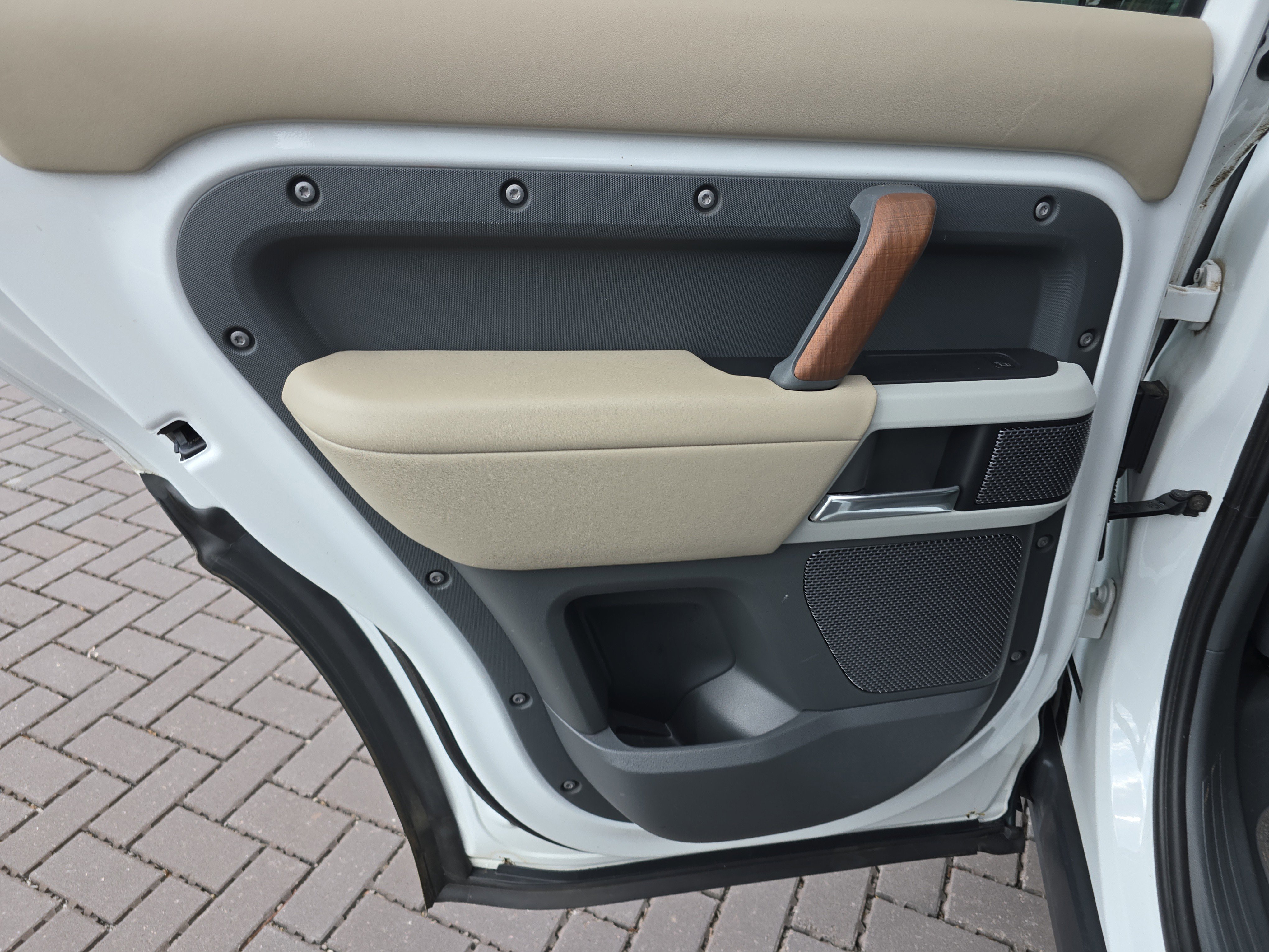 Used 2021 Land Rover Defender 110 X-Dynamic HSE image 14