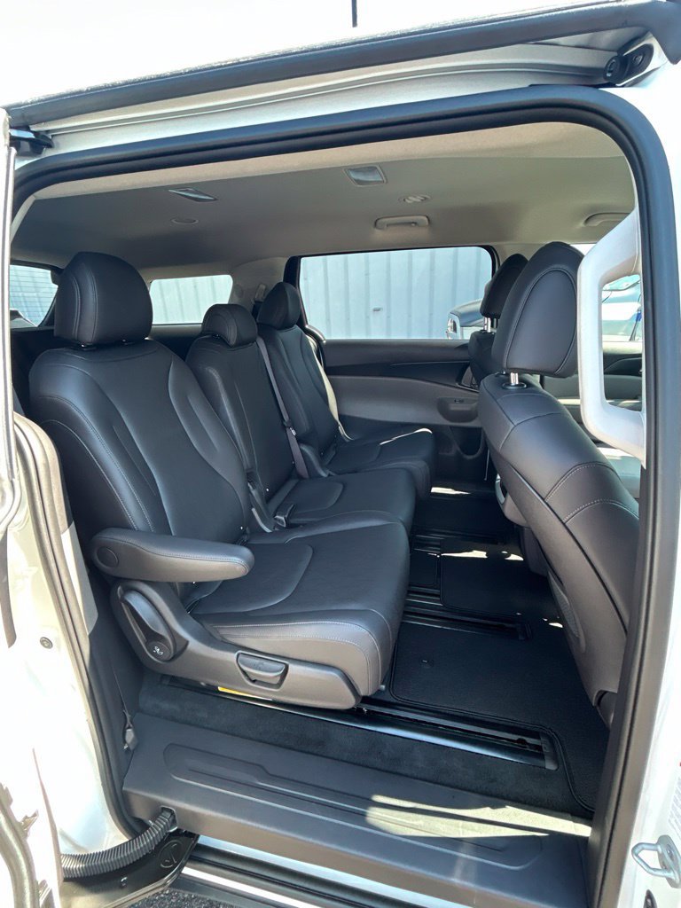 Certified 2026 Kia Carnival LX FWD image 21