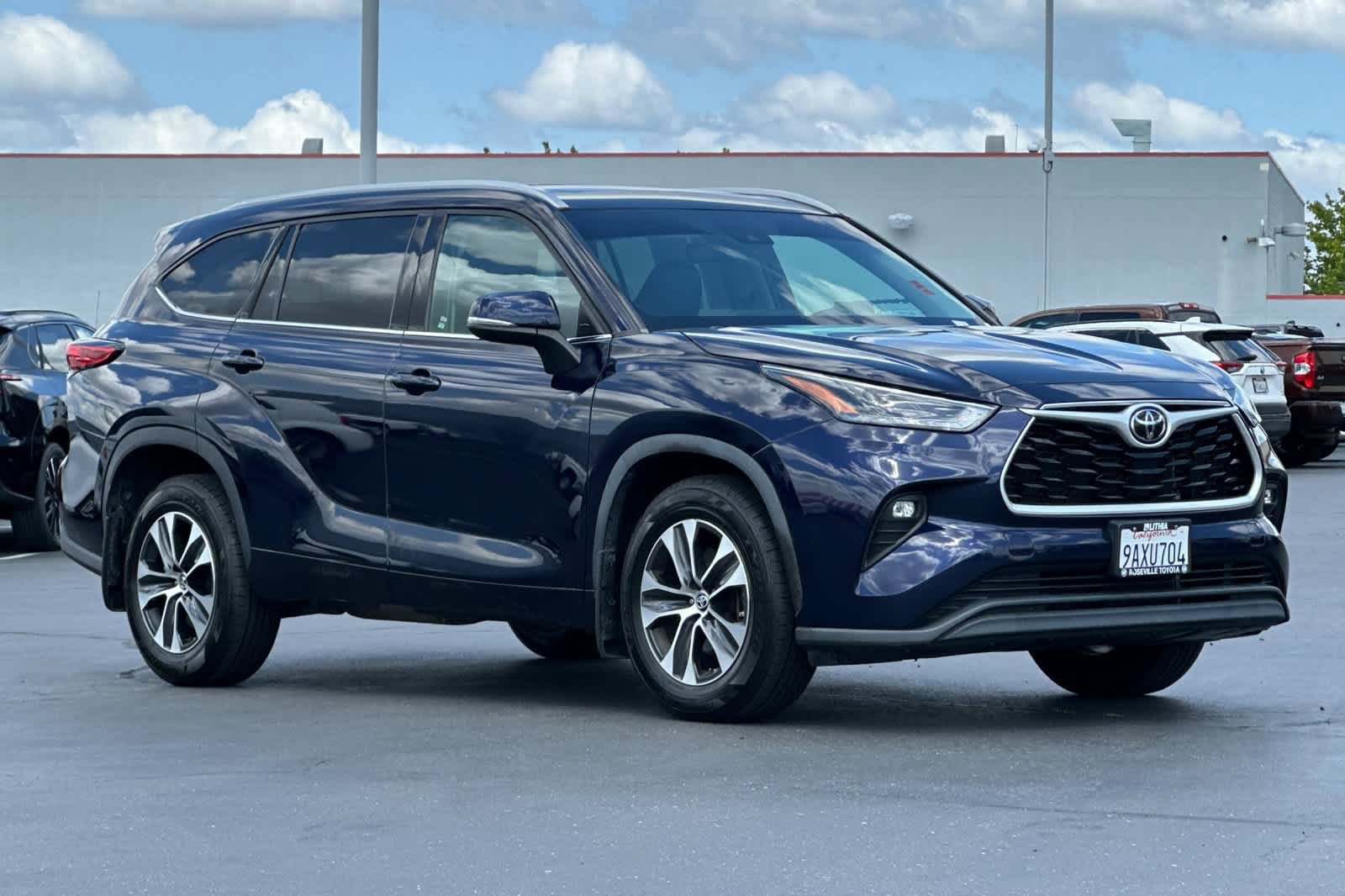 Used 2022 Toyota Highlander XLE AWD/4WD image 5
