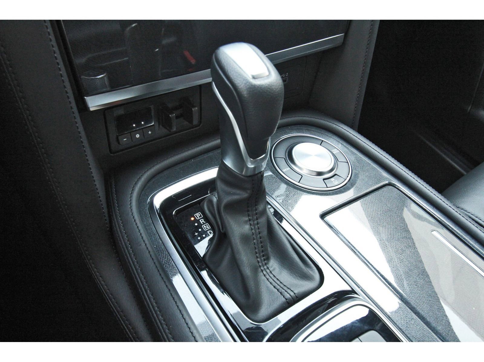 Used 2024 Nissan Armada SL w/ Midnight Edition Package image 30