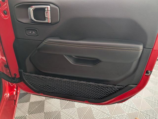 Used 2025 Jeep Wrangler Unlimited Sahara w/ Safety Group image 31