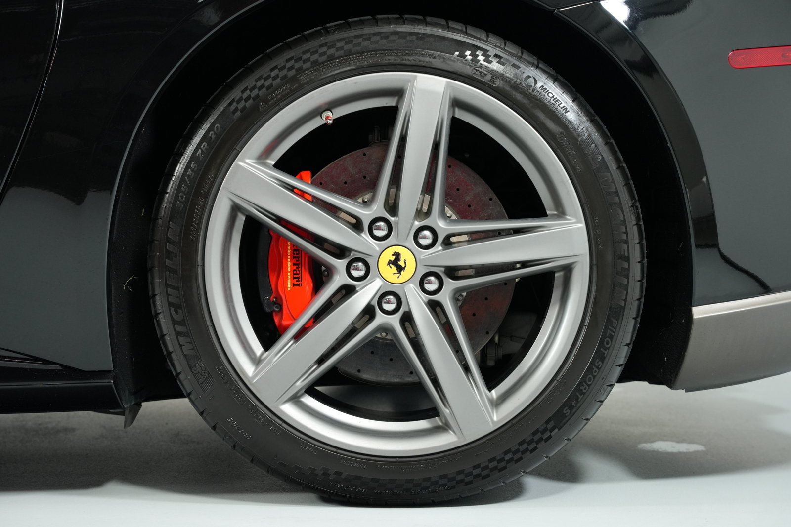 Used 2014 Ferrari F12 Berlinetta RWD image 8