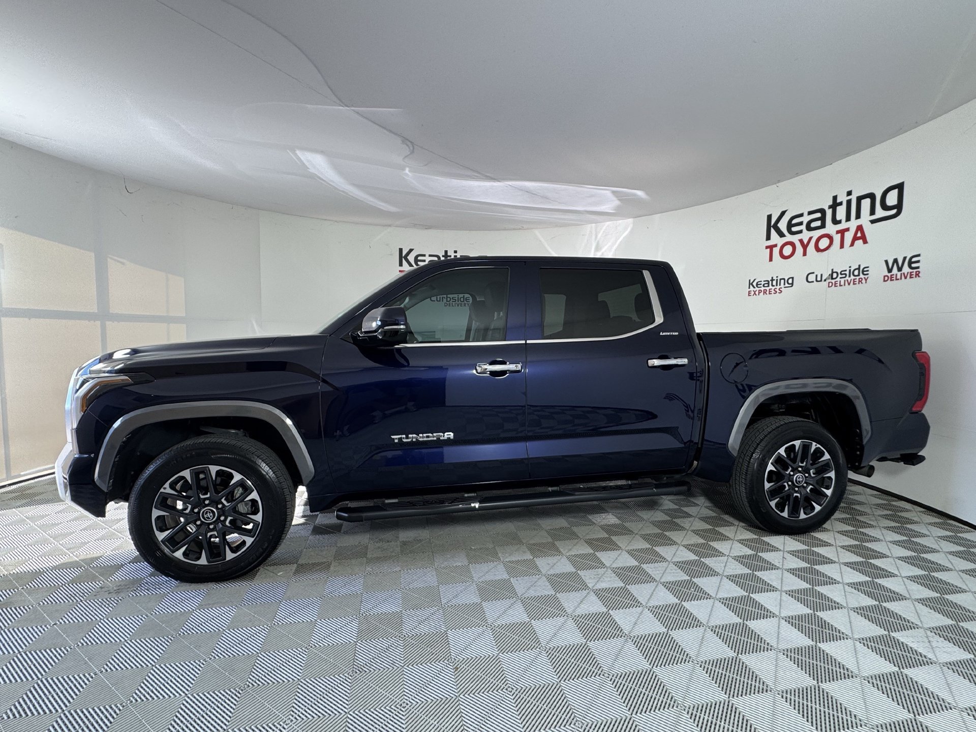 Used 2024 Toyota Tundra Limited w/ Power Package AWD/4WD image 8