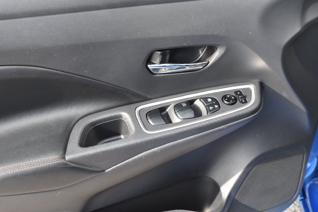 Used 2024 Nissan Versa SR FWD image 9