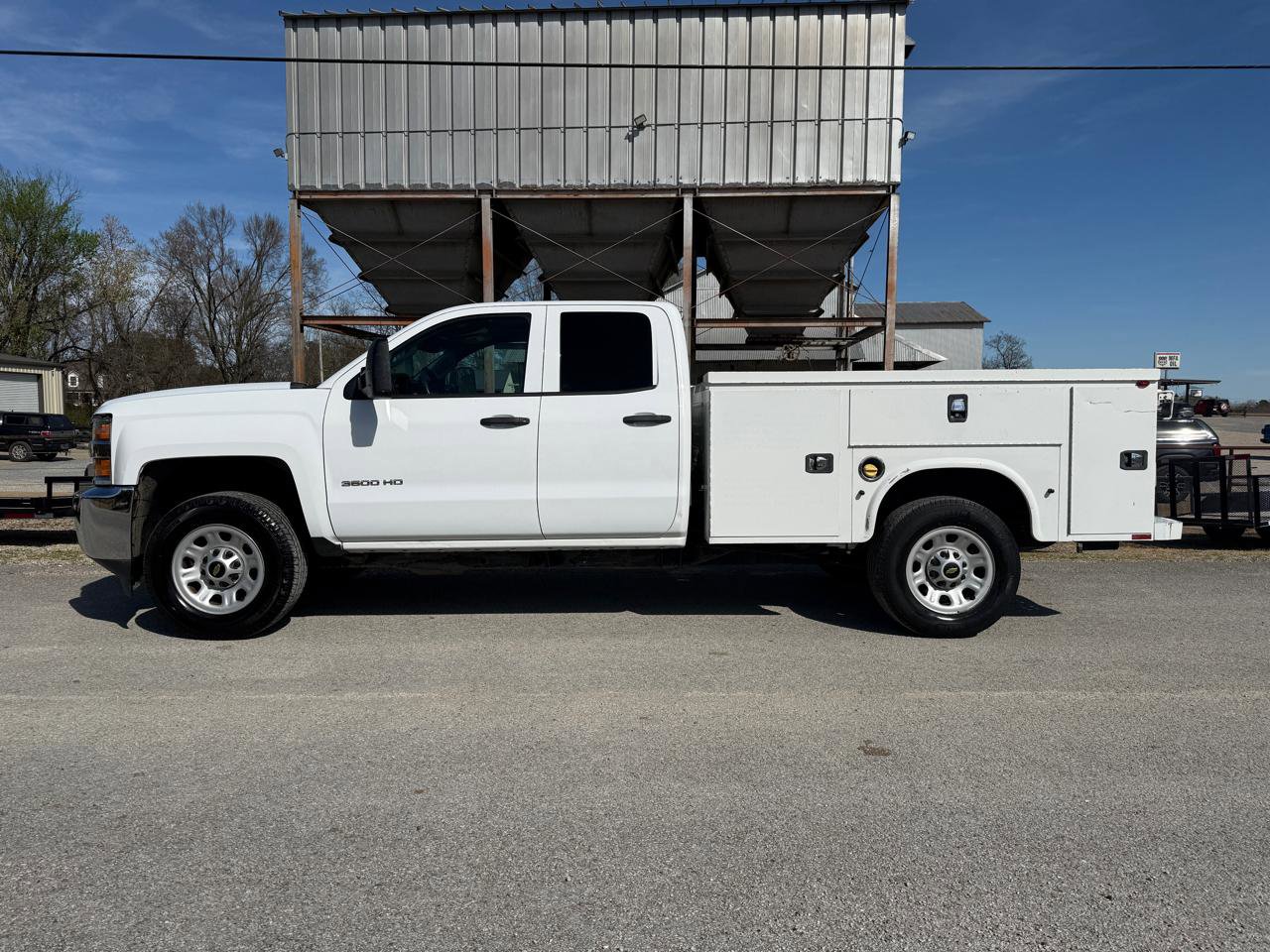 Used 2016 Chevrolet Silverado 3500 W/T image 2