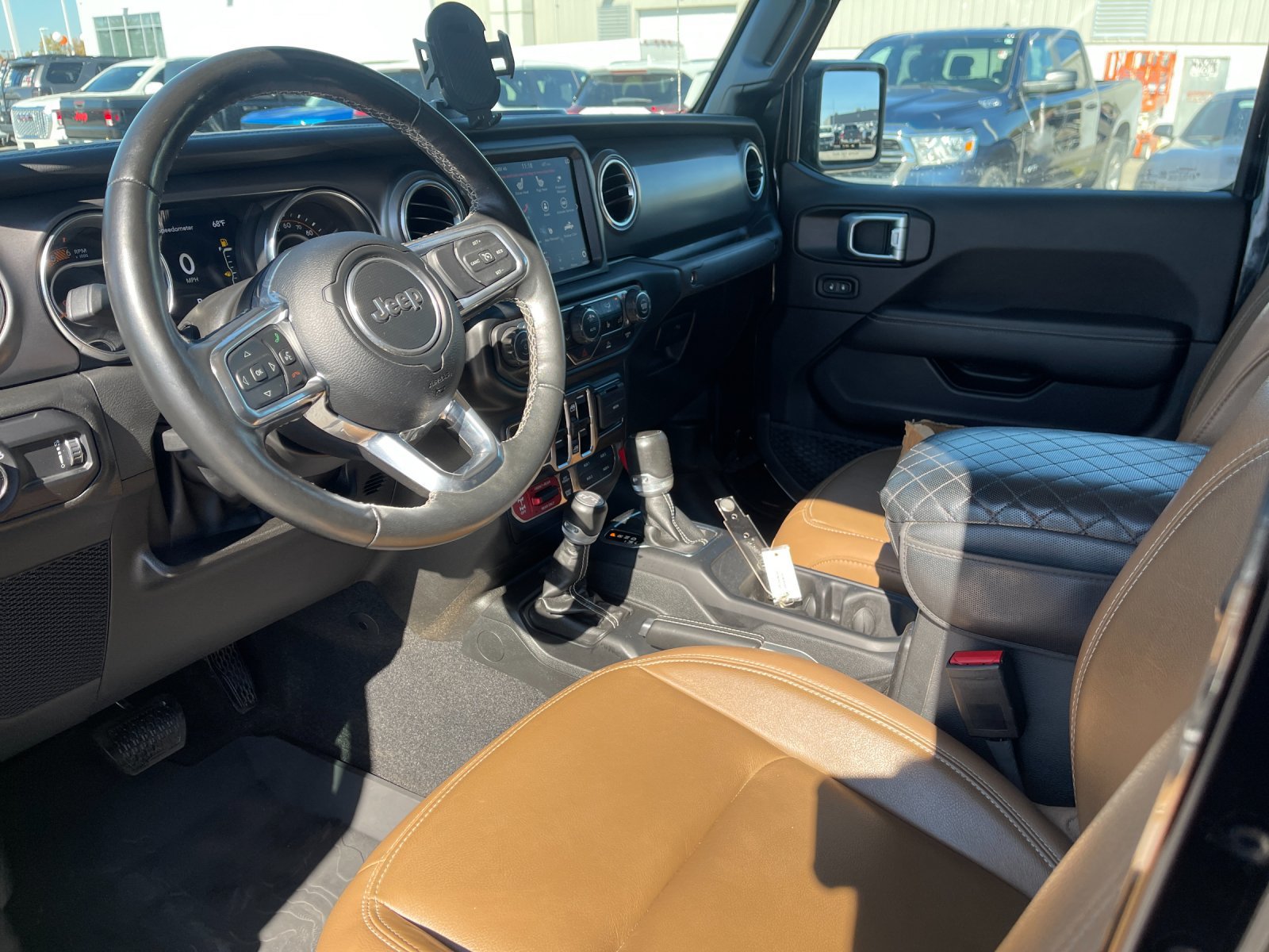 Used 2023 Jeep Gladiator Rubicon w/ LED Lighting Group AWD/4WD image 11