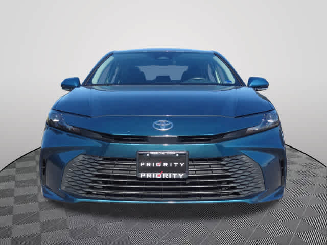 Used 2025 Toyota Camry LE FWD image 5