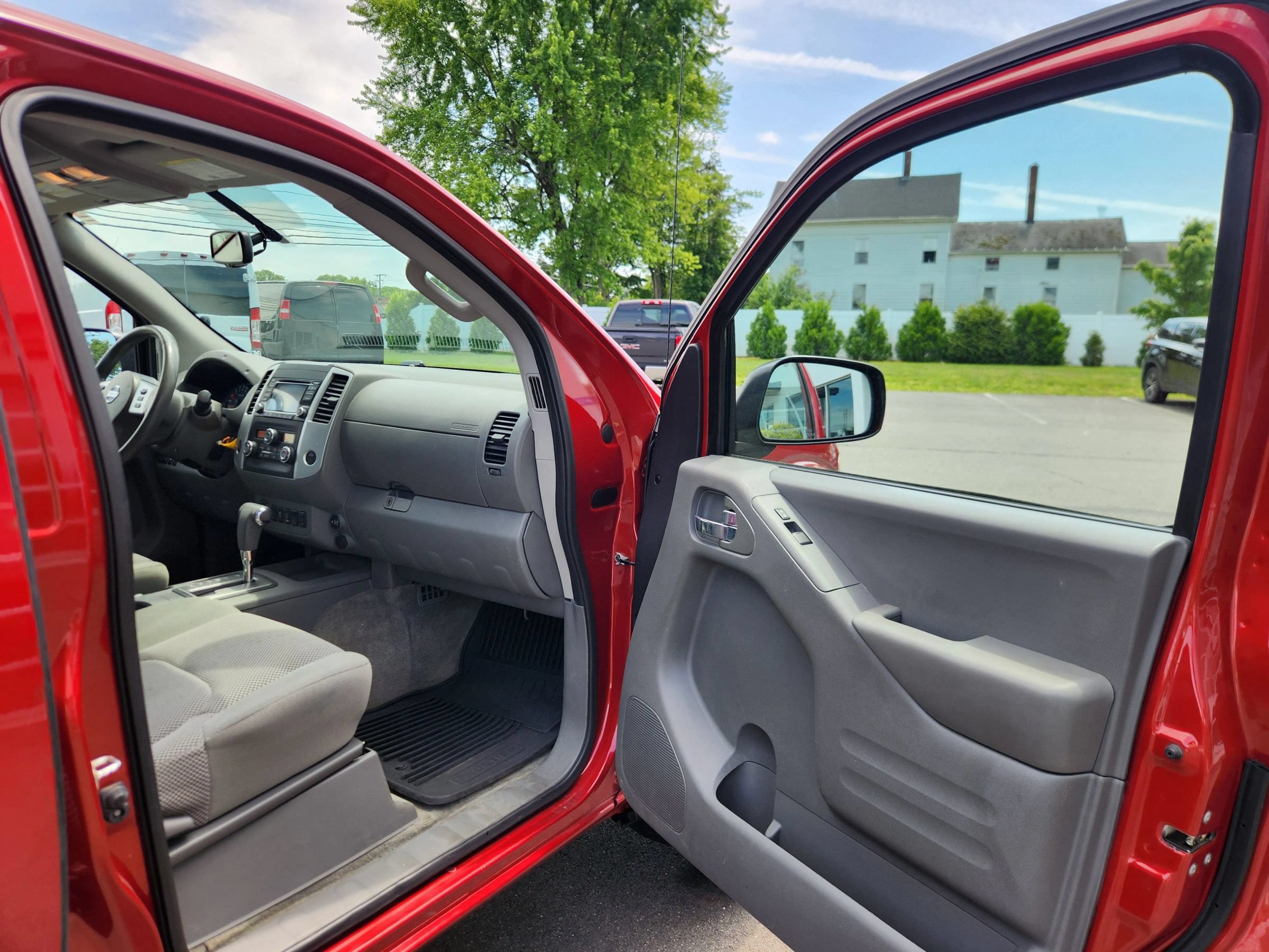 Used 2018 Nissan Frontier SV w/ Value Truck Package AWD/4WD image 39