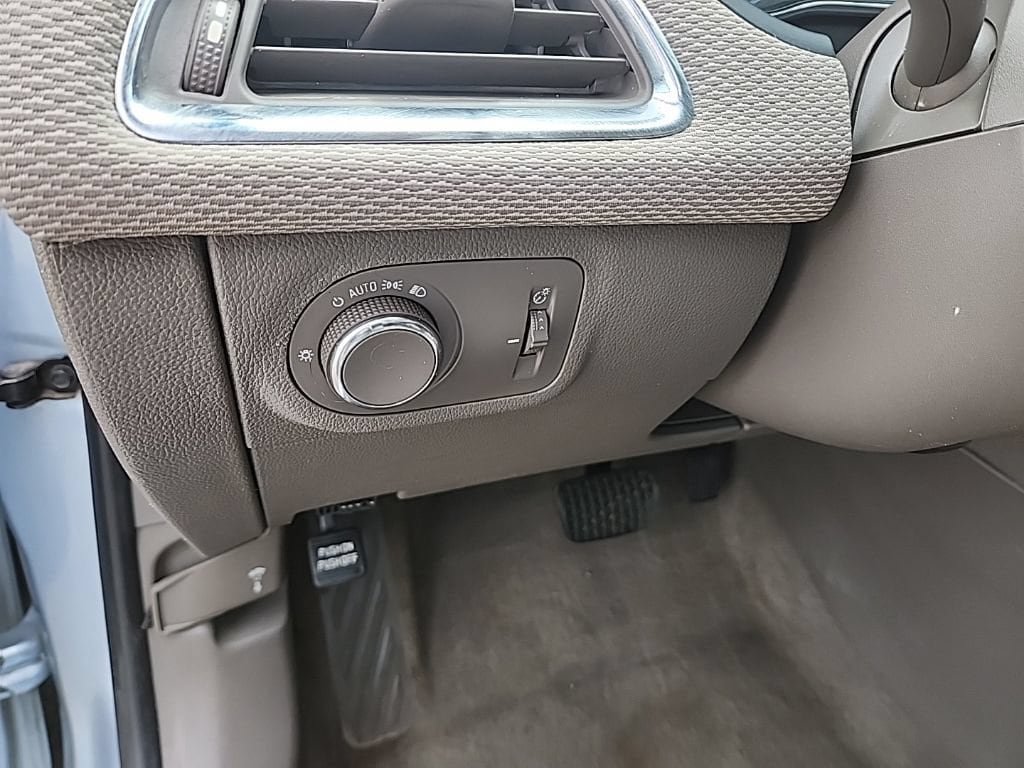 Used 2018 Chevrolet Cruze LS FWD image 12