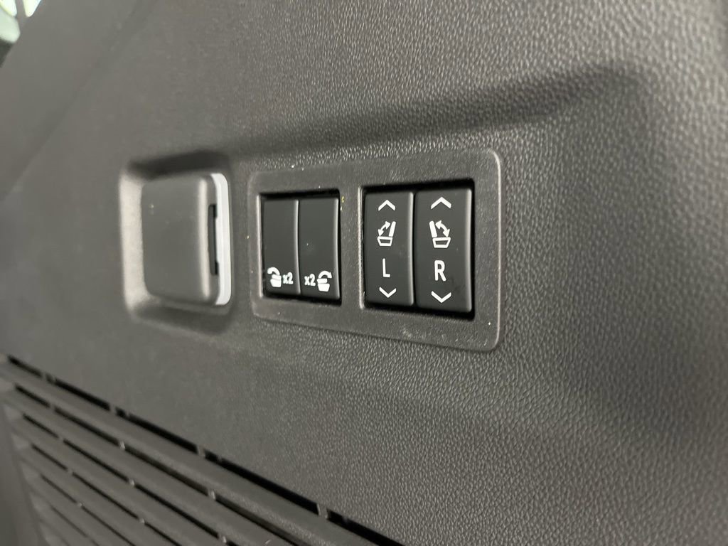 New 2026 Chevrolet Suburban LT image 22